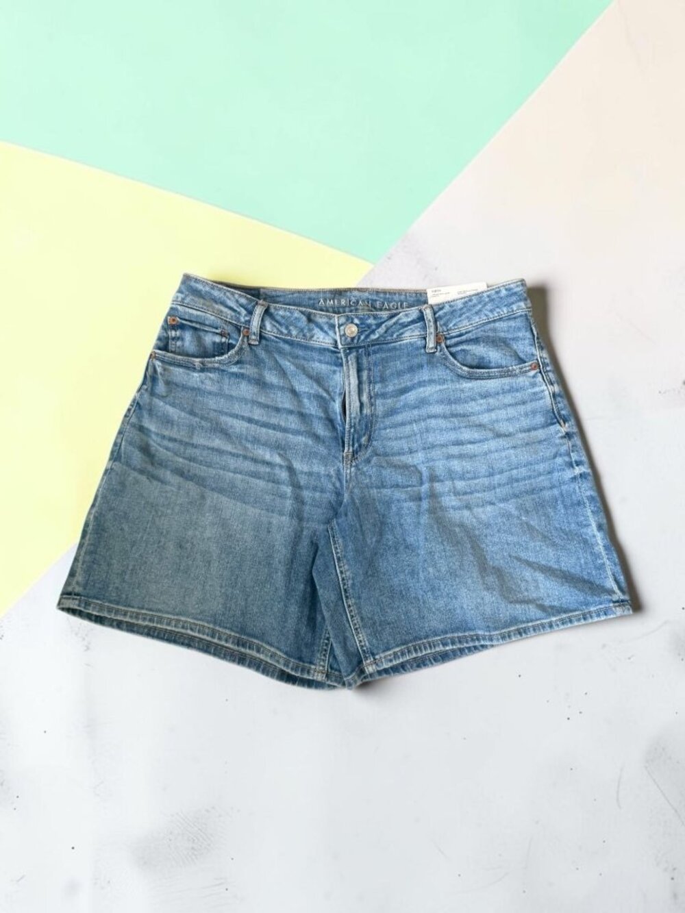 AMERICAN EAGLE Women’s Low Rise Baggy Denim Shorts Size 30 / 10 NEW NWT